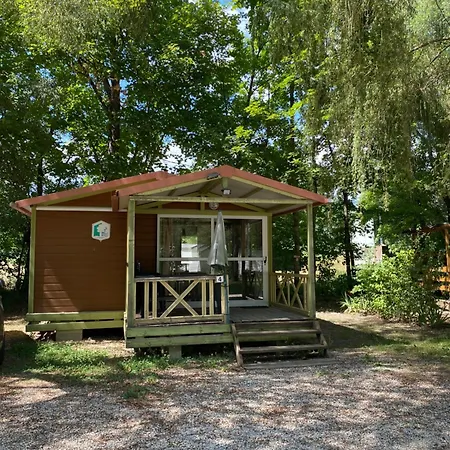 L Eden Road Kamp alanı *