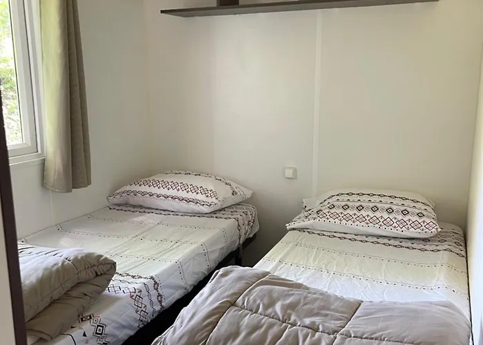 L Eden Road Castellane